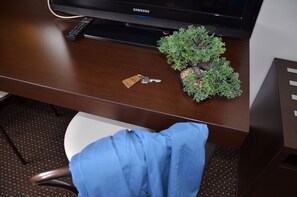 Desk, cribs/infant beds, free WiFi, bed sheets - Hotel Junior 2 (Kraków)