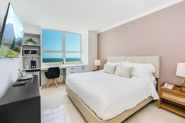 1 室のベッドルーム、デスク、アイロン / アイロン台、WiFi (無料)