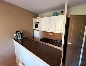 Fridge, microwave, dishwasher, coffee/tea maker