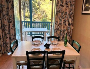Dining - 3 Rooms for 6 People (Six-Fours-les-Plages)