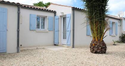 Houses & Villas for 6 People