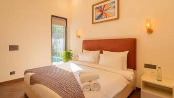 4 bedrooms, desk, iron/ironing board, WiFi