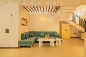 TV - Telferk 4BHK Luxurious Villa I Private Pool & Garden I Wifi I Anjuna Goa (Anjuna)