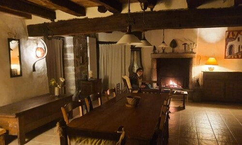 Houses & Villas for 5 People