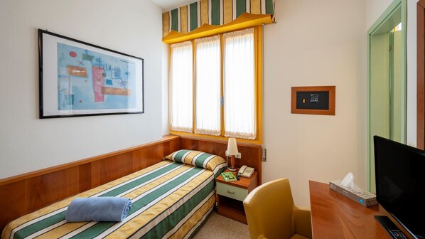 1 bedroom, WiFi, bed sheets - Coastal comfort retreat with shared pool (Bibione)
