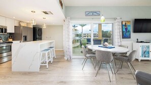 Fridge, microwave, oven, stovetop - Port Largo Villas Escape 5A (Key Largo)