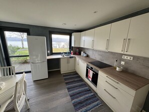 Private kitchen - Cozy 1-bedroom apartment in delightful Vestland with WiFi (Vestland)