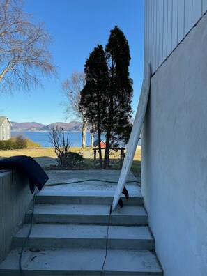 Property grounds - Cozy 1-bedroom apartment in delightful Vestland with WiFi (Vestland)