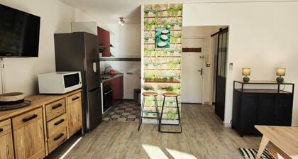 Studio Modern En Table De Mer