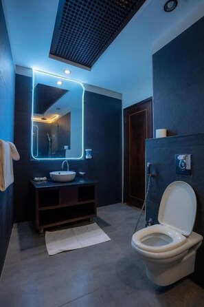 Deluxe Double Room | Bathroom