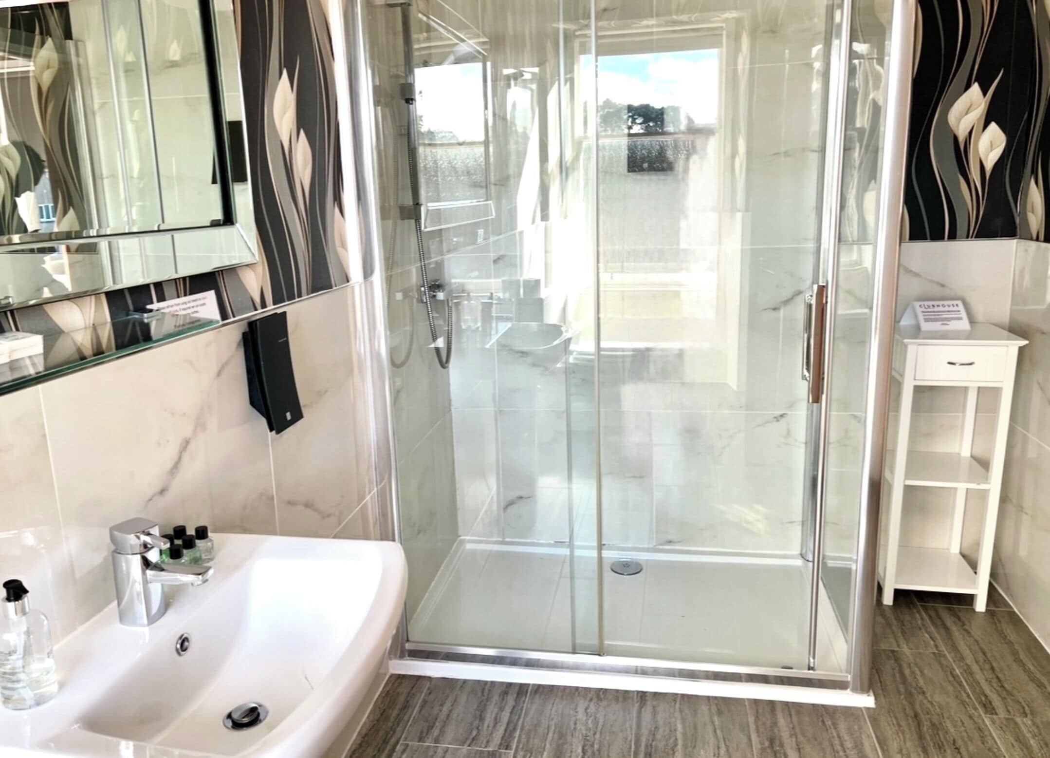 Superior Twin Room | Bathroom