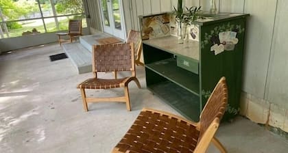 Quiet Retreat for longer term bookings- Downstairs apartment 5 miles to FSU