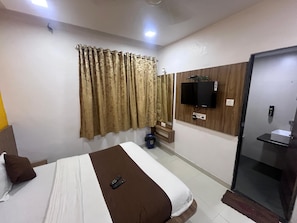 Deluxe Room | Free WiFi - Hotel Anupam (Mahabaleshwar)