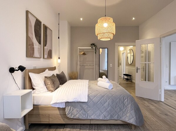 2 bedrooms, desk, travel cot, free WiFi