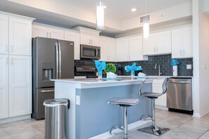 Fridge, microwave, oven, stovetop - Gorgeous 2Bd Near Disney Storey Lake 303 3121 (Kissimmee)