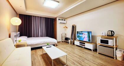 "Warm and cozy rooms locatead in Gangnam- Suitable for relaxation and travel!"