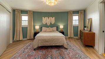 2 habitaciones, tabla de planchar con plancha y cuna de viaje