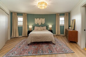 2 habitaciones, tabla de planchar con plancha y cuna de viaje 