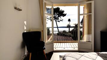 6 bedrooms, iron/ironing board, free WiFi, bed sheets