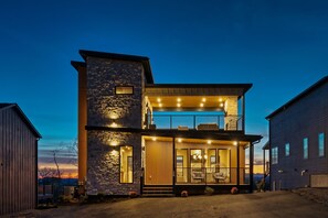 Exterior - Luxury Fall Getaway | Views, Hot tub, Rooftop Deck (Sevierville)