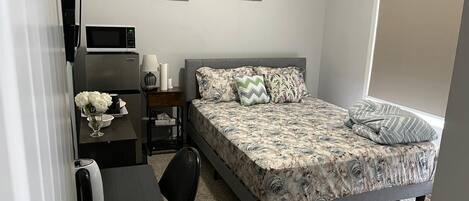 1 غرفة نوم ومكواة/لوح كي وواي فاي