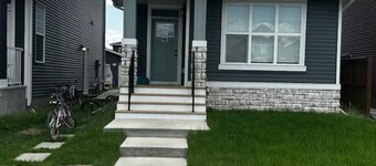 Cozy Private Room in a Family Home with Private Washroom.