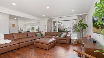 Smart-tv och eldstad