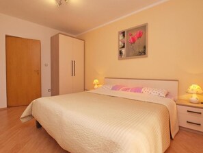 2 bedrooms, Internet, bed sheets
