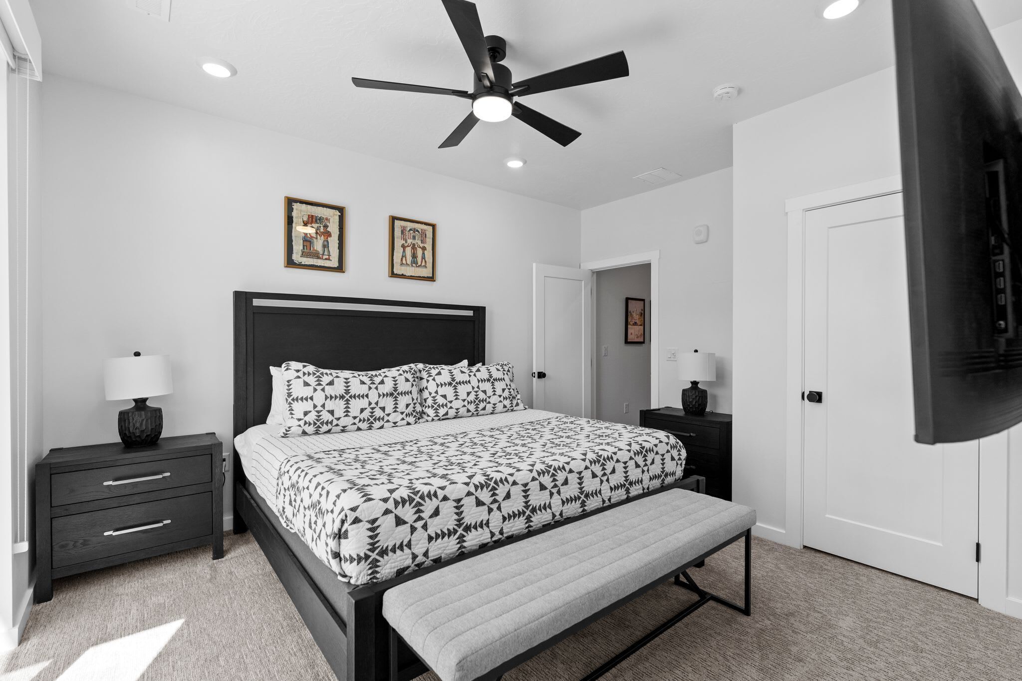 5 bedrooms, iron/ironing board, WiFi, bed sheets
