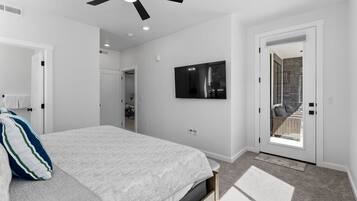 5 bedrooms, iron/ironing board, WiFi, bed sheets