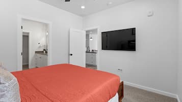5 bedrooms, iron/ironing board, WiFi, bed sheets
