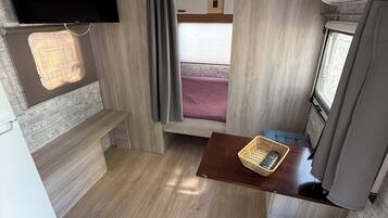 Casa de campo económica, patio, vista al jardín | Área de sala de estar