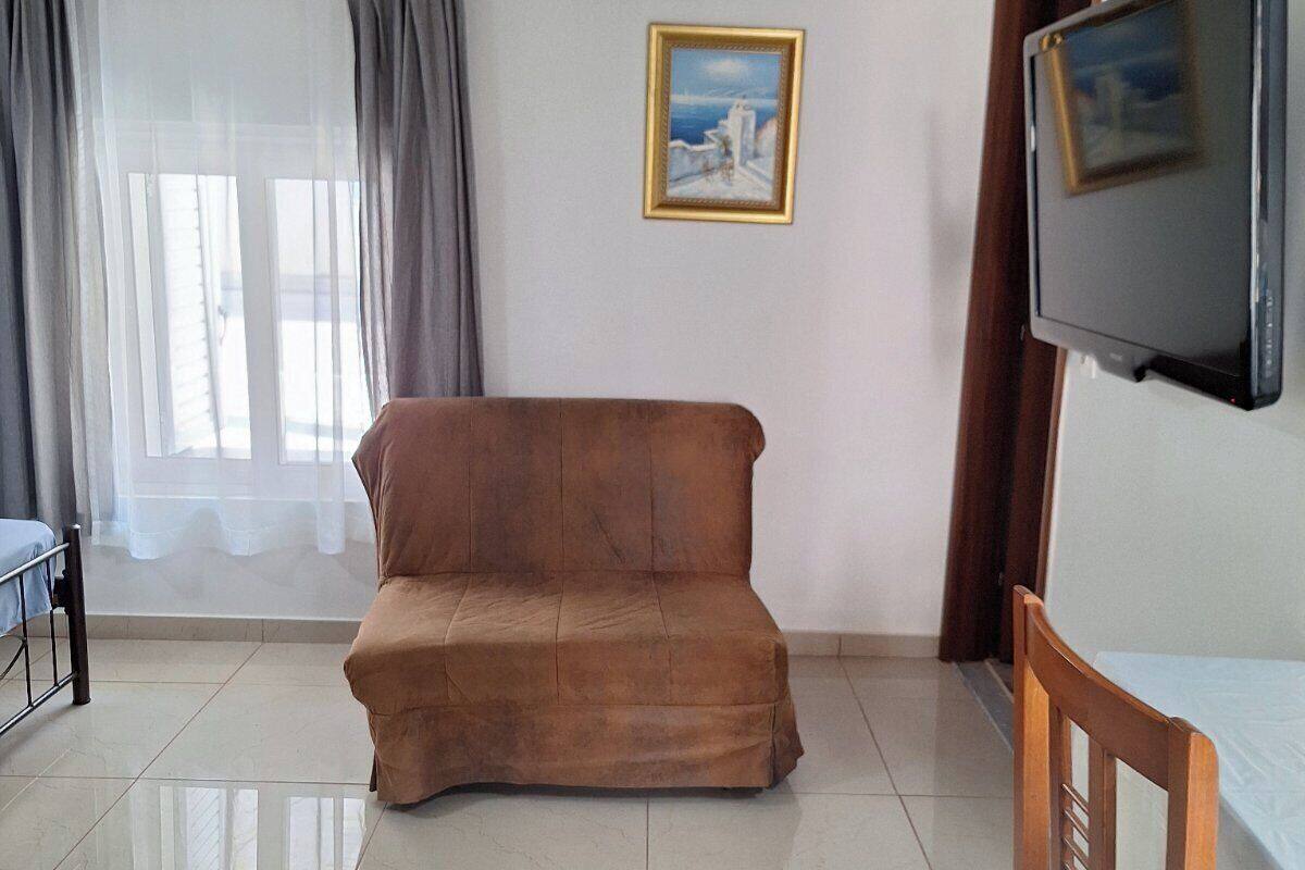 Blackout curtains, free WiFi