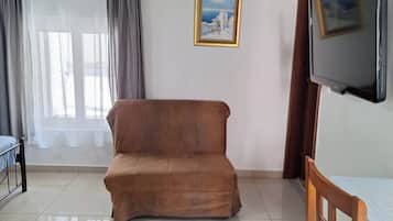 Estudio familiar, patio, vista al patio | Cortinas blackout y wifi gratis