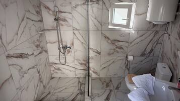 Economy Cottage, Patio, Garden View | Bathroom