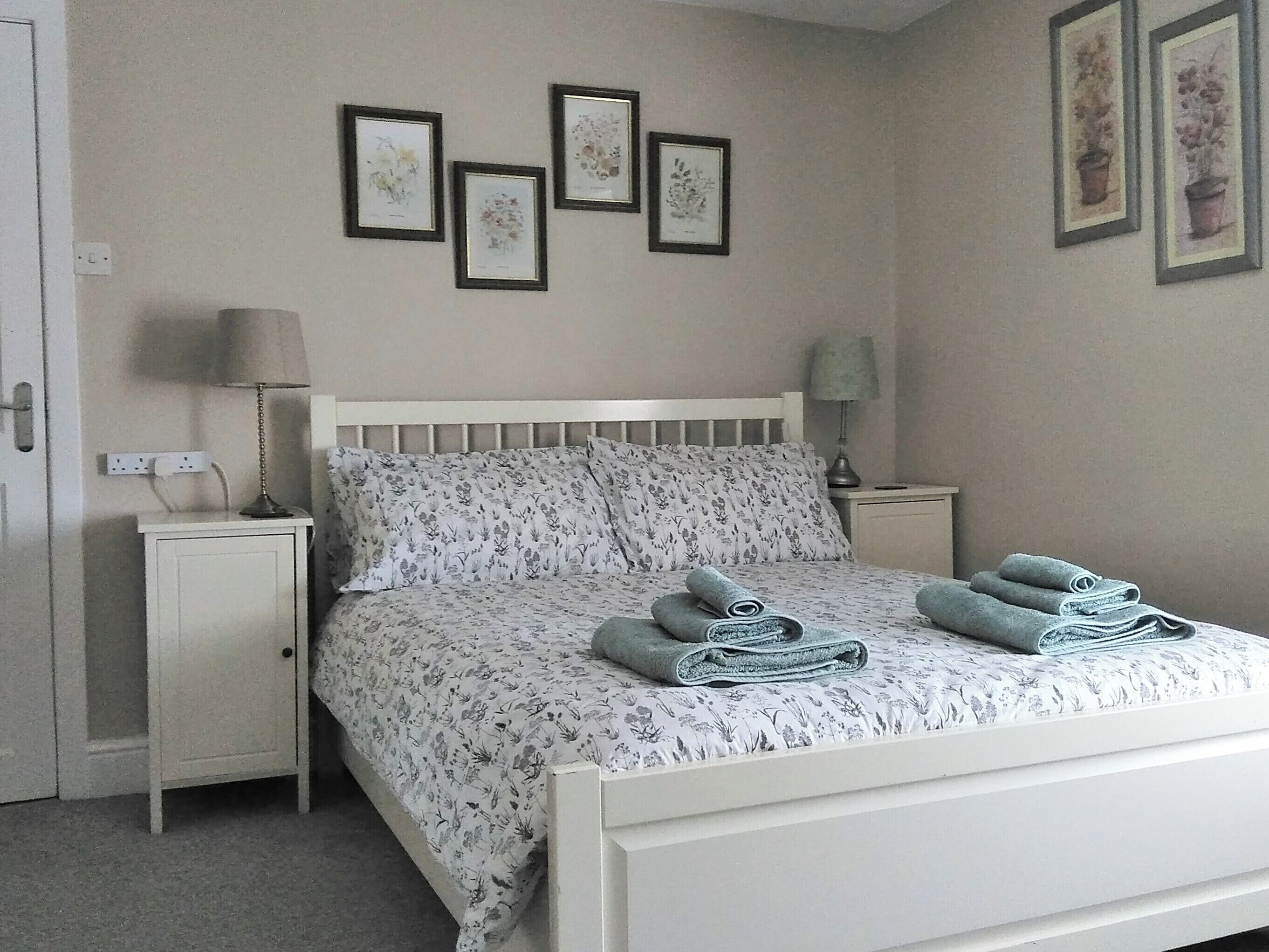 5 chambres, fer et planche à repasser, lit parapluie, Wi-Fi gratuit