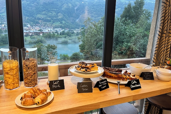 Free daily continental breakfast