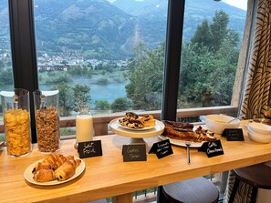 Free daily continental breakfast - La Grange des Eulets (Bourg-Saint-Maurice)
