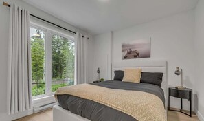 3 bedrooms, travel cot, WiFi, bed sheets
