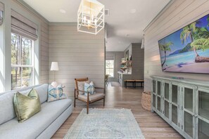 Smart TV, fireplace, DVD player, books