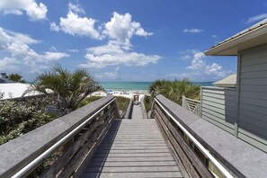 Property grounds - Newly Built Lux Grayton Beach Home "Timeless 30A" Pool, Golf Cart, Bikes (Santa Rosa Beach)