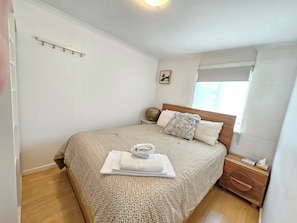 2 bedrooms, bed sheets