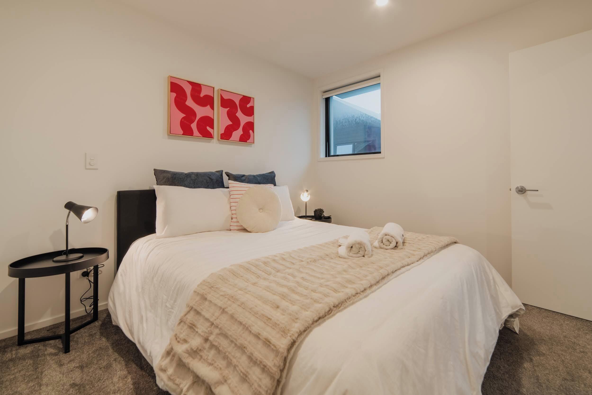 2 habitaciones, tabla de planchar con plancha, wifi y ropa de cama 