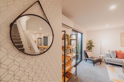 Cozy 2-Bedroom - Kitchen Yard Central Location