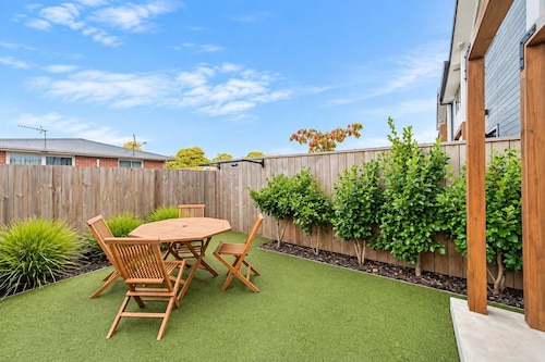 Cozy 2BR Addington | Parking, Kitchen & Yard