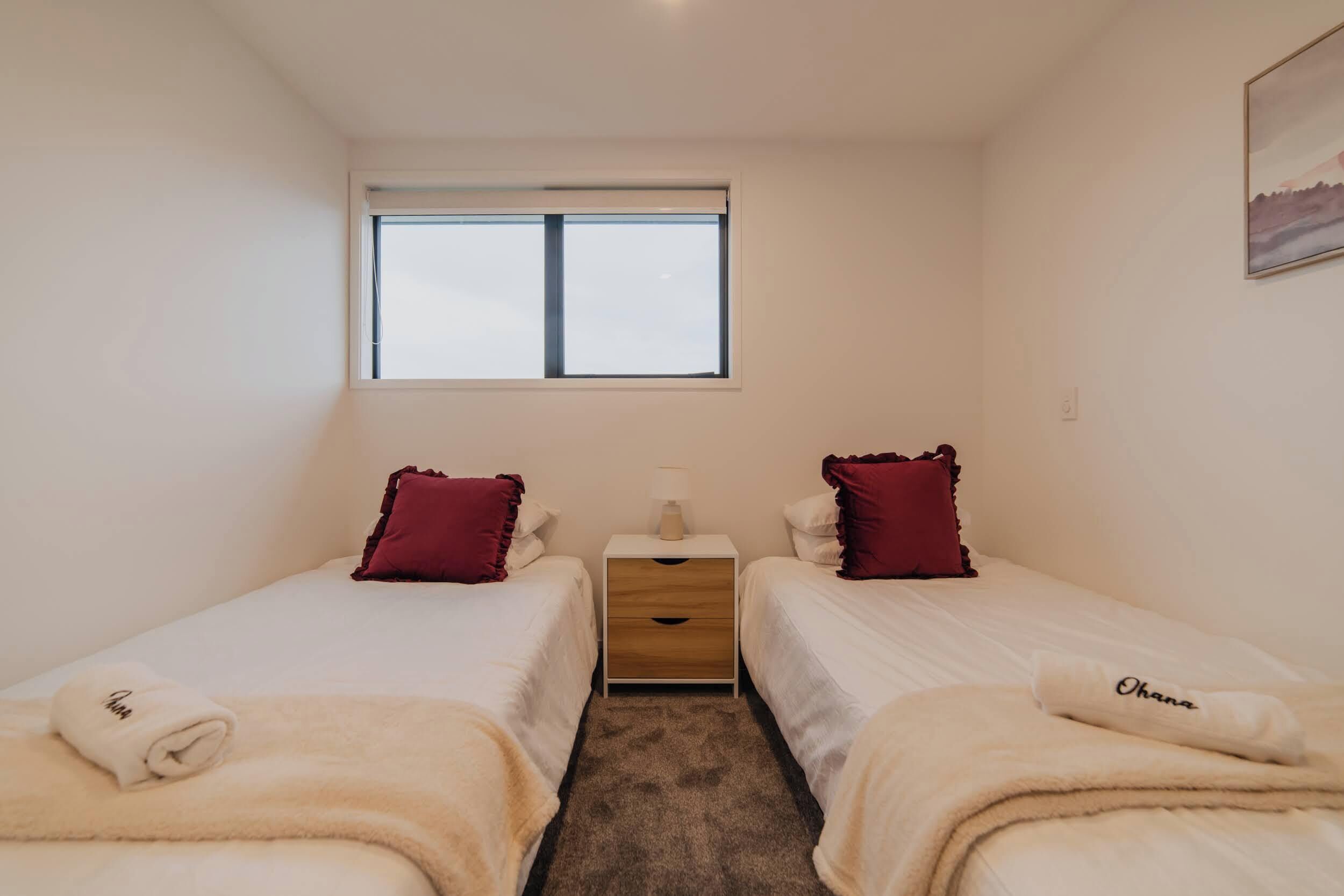 2 habitaciones, tabla de planchar con plancha, wifi y ropa de cama 
