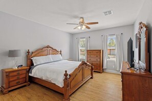 3 bedrooms, iron/ironing board, WiFi, bed sheets