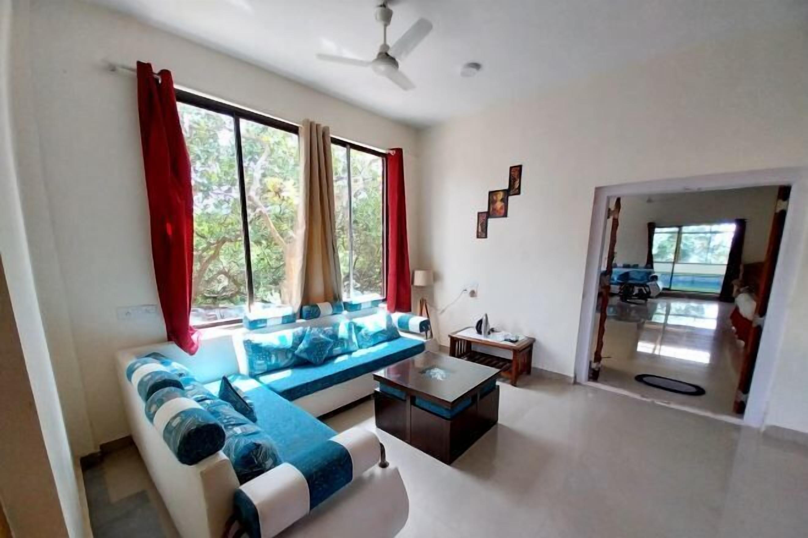 Living area | 32-inch LED TV with satellite channels