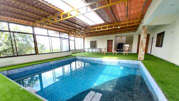 Presidential Studio Suite | Desk, laptop workspace, bed sheets