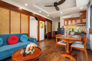In-room dining - Evelyn Indochine Chic in Central Hanoi (Hanoi)